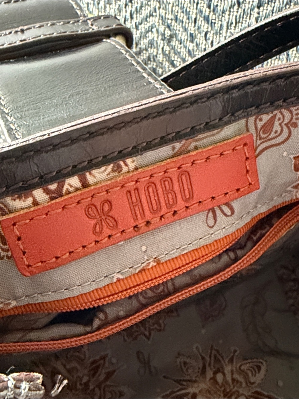 Hobo Elan Black Leather Crossbody Bag - Picture 14 of 16